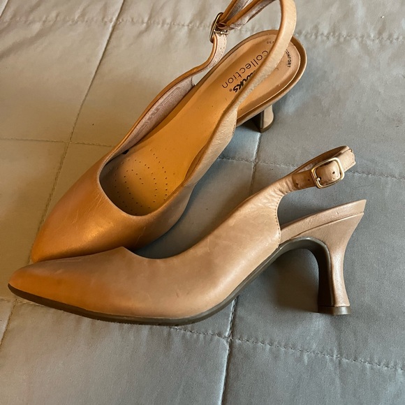 CLARKS Kataleyna Pumps size 7.5 - Picture 1 of 4